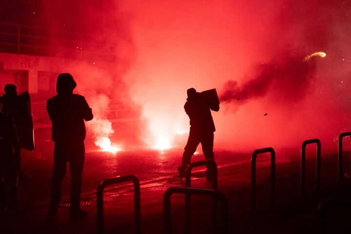 Milánóban az olimpiai játékok ellen tüntetők összecsaptak a rendőrökkel