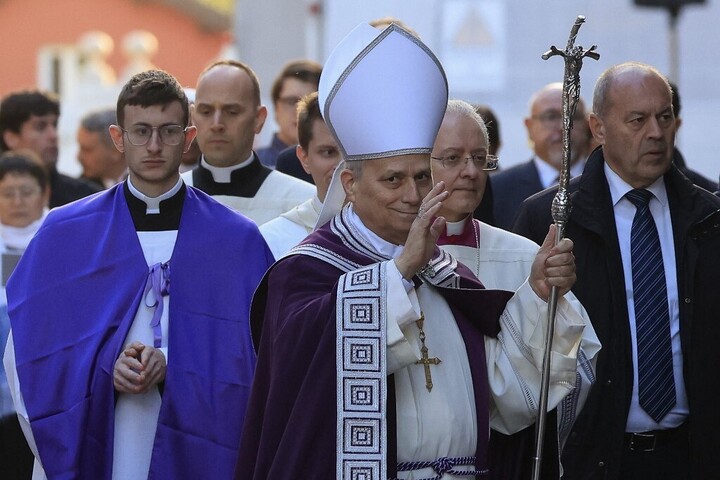 XIV. Leó pápa hamvazószerdán a lángokban álló világ hamvairól beszélt