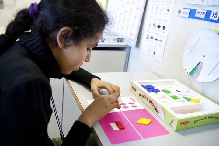 A lányoknál ritkábban diagnosztizálnak autizmust, mint a fiúknál