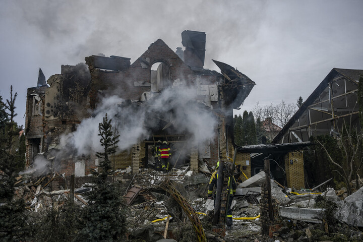 Az oroszok több száz drónnal és rakétával támadtak