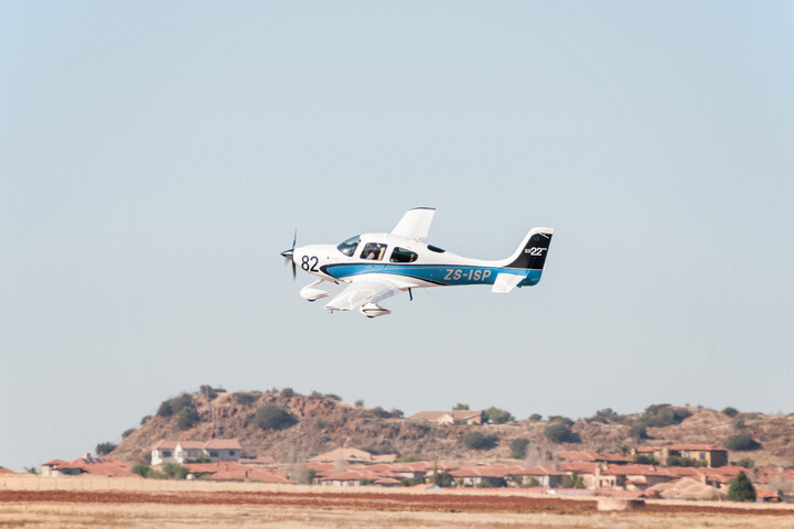 Egy repülőgép-balesetben mindenki meghalt, csak a kutya élte túl
