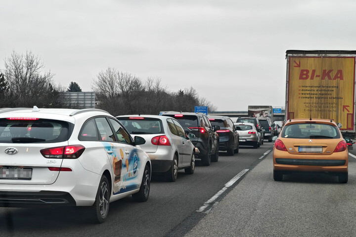 Teljes az útzár Vácnál az M2-es autóúton