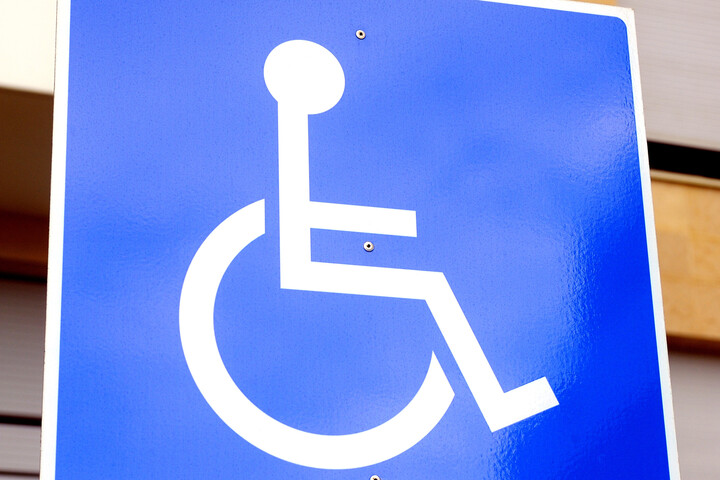 Új KRESZ készül – parkolási és járdahasználati forradalom jöhet