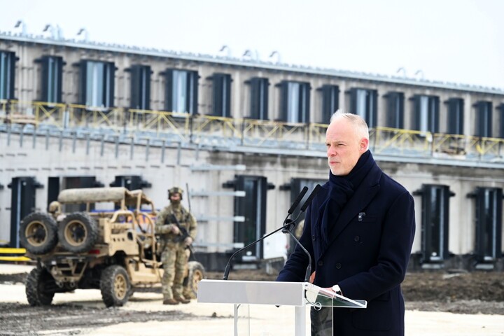 Újabb nagy laktanya épül Magyarországon