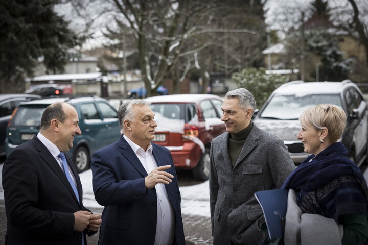 Fotó: MTI/Miniszterelnöki Kommunikációs Főosztály/Kaiser Ákos Orbán Viktor Komárom és Oroszlány polgármestereivel tárgyalt