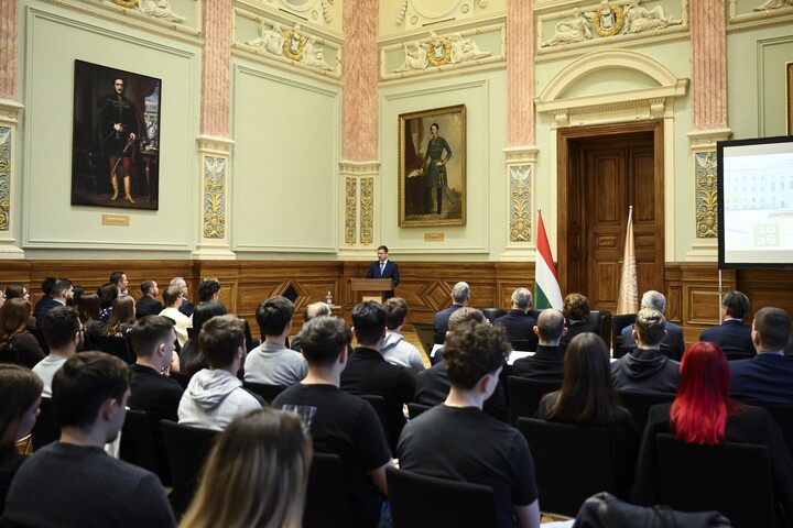 A NKE felelőssége, hogy hozzáértő szakembereket képezzen az állam számára