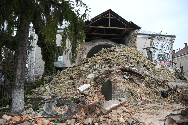 Szerkezeti hibái voltak a szilágycsehi református templom leomlott tornyának