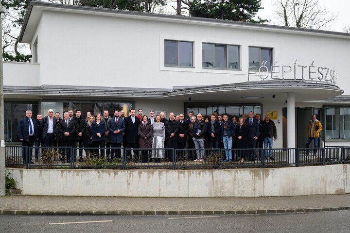 A Balaton folyamatosan megújuló erős térség