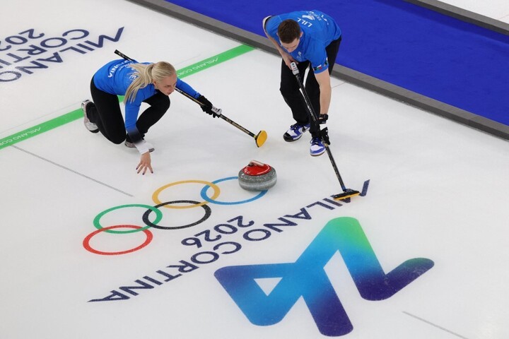 Téli olimpia: meggyőző kanadai és svéd siker a curlingben
