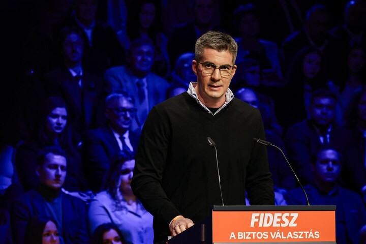 Kocsis Máté: Csicskasors és nemzeti szuverenitás között kell választani