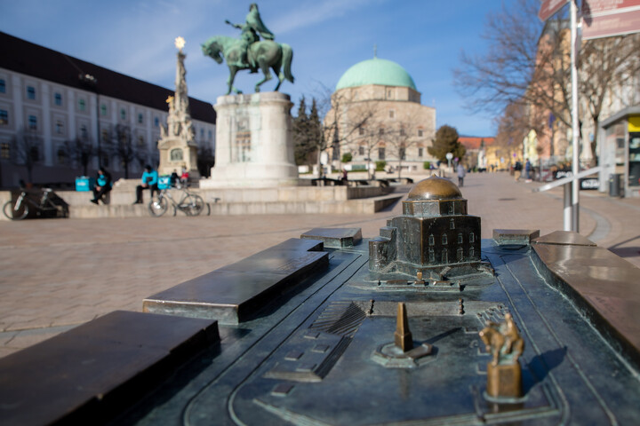 Újabb ikonikus pécsi nevezetesség kerül a helyére