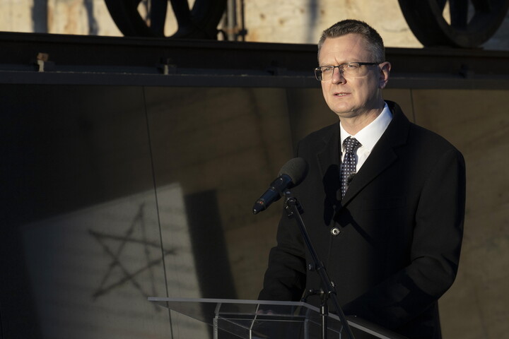 „A történelem tanulsága, hogy Magyarországnak ki kell maradni a háborúból"