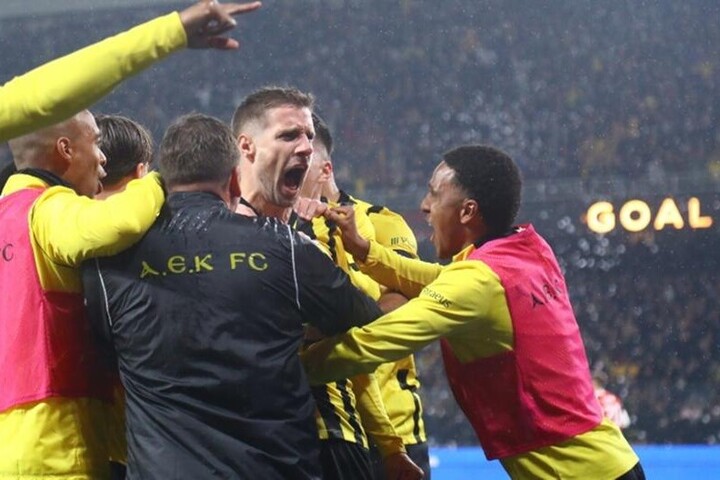 Fotó: AEK Athen fb oldala Varga Barnabás gólt lőtt, az AEK Athén döntetlent játszott