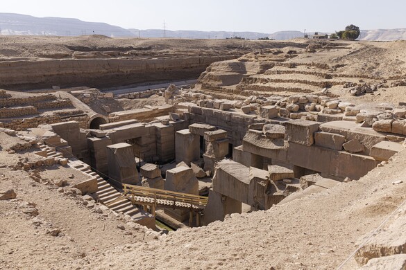 Egy ismeretlen fáraó sírját fedezték fel Egyiptomban