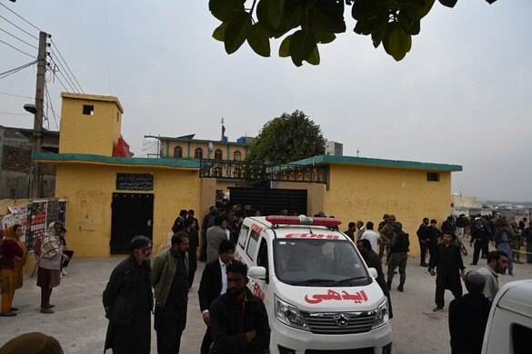 Öngyilkos merénylő robbantotta fel magát egy pakisztáni mecsetben