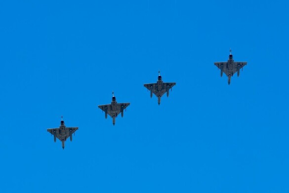Kína vadászrepülőgépeket telepít a Tajvani-szoros közelében