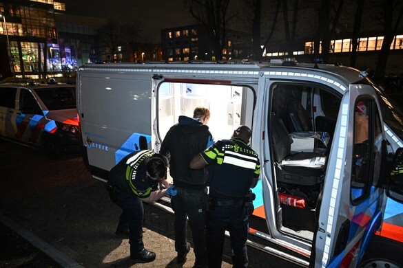 Óriási fegyverfogás Amszterdamban