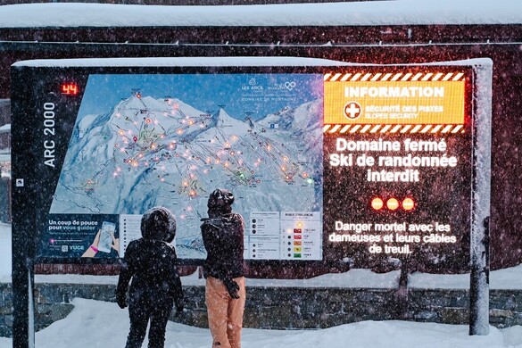 Lavina sodort el síelőket a francia Alpokban
