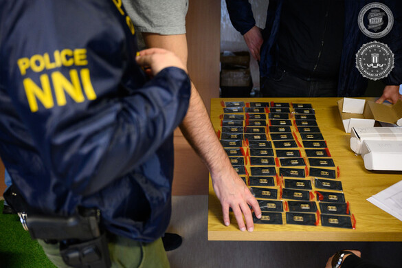 Hamis aranylapokkal bukott le egy győri banda