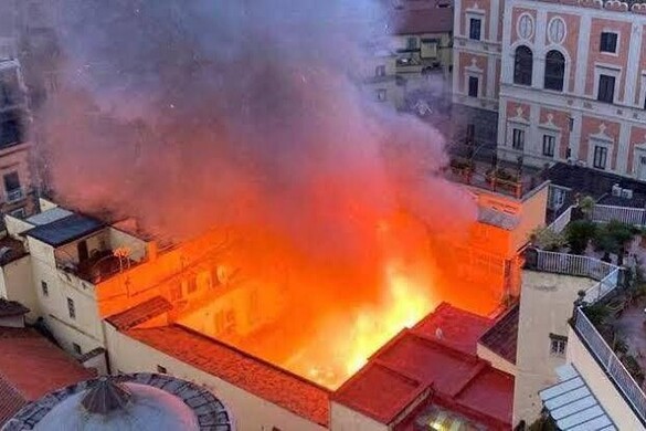 Óriási tűz pusztította el a nápolyi Sannazaro színházat