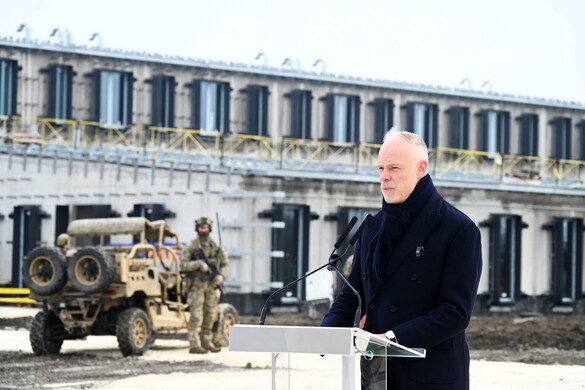 Újabb nagy laktanya épül Magyarországon