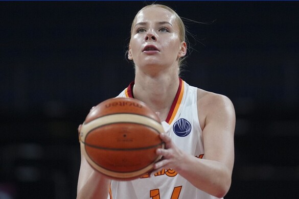 Juhász Dorka dupla-duplája továbbjutást ért