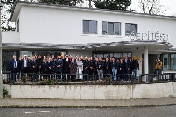 A Balaton folyamatosan megújuló erős térség