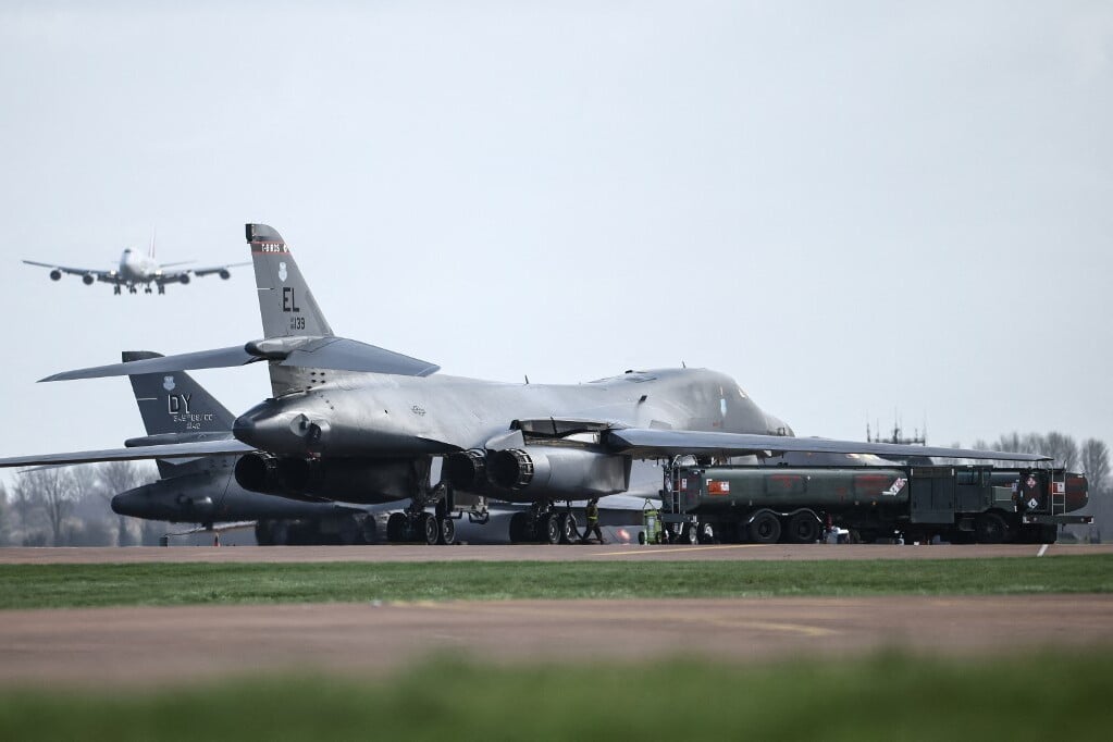amerikai légierő B-1 Lancer bombázó izrael irán háború