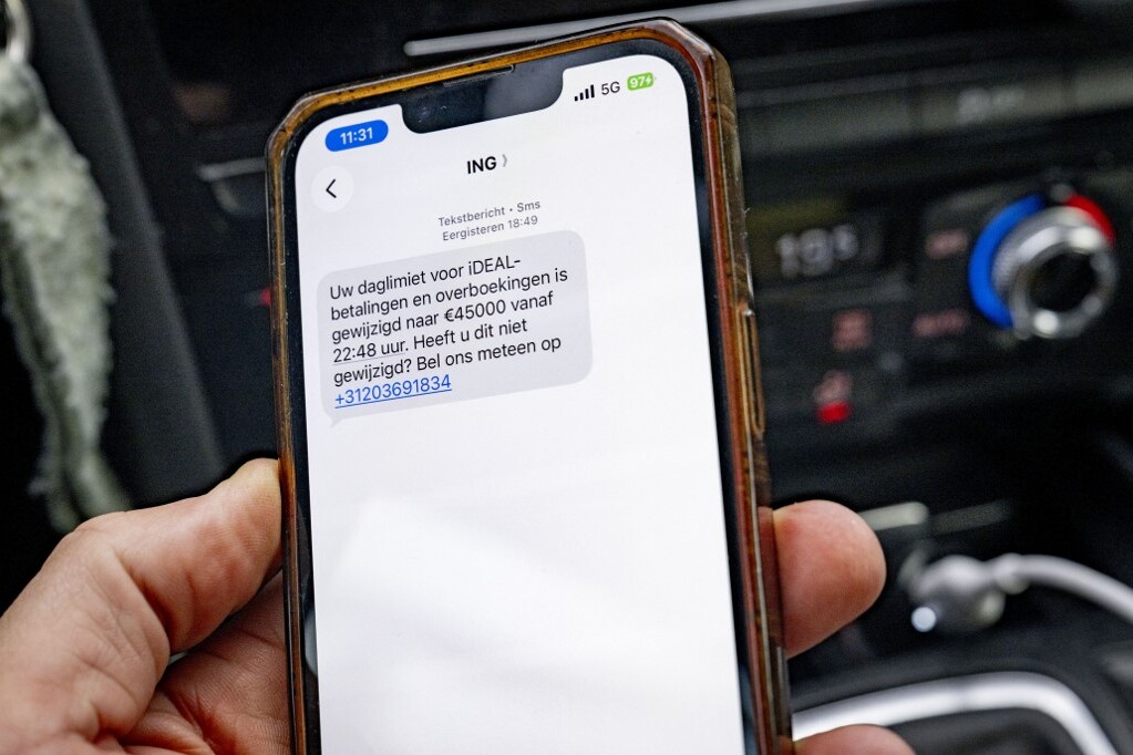 Csaló SMS-ben követelik a büntetések megfizetését