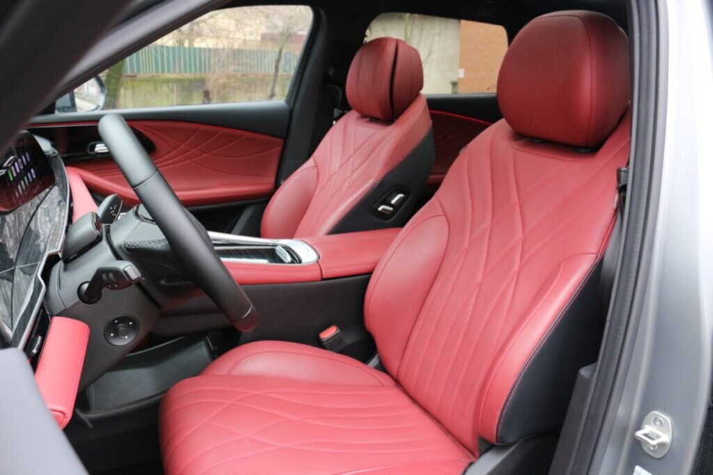 Omoda 9 SHS belső