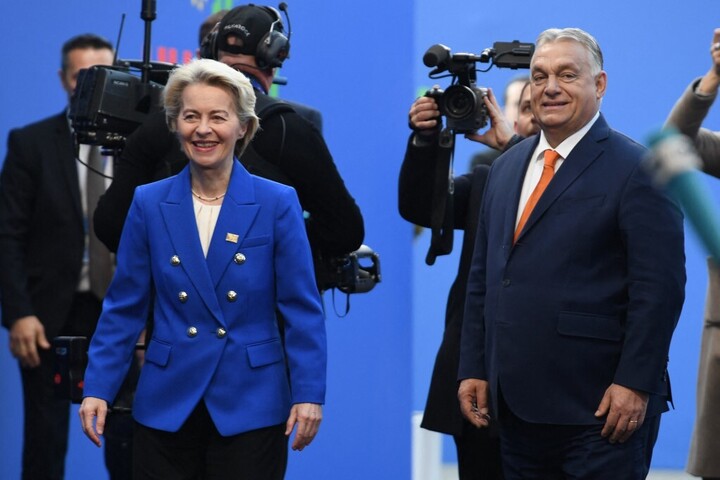 „Az EU nyíltan Orbán Viktor ellen kampányol”