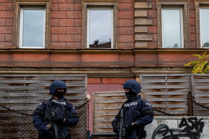 Fotó: AFP/APA/Werner Kerschbaummayr Késsel több embert megsebesítettek Linz belvárosában