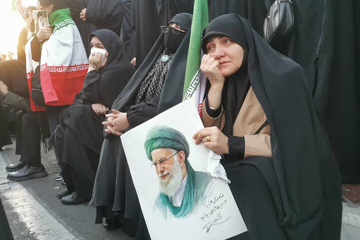Fotó: AFP/Atta Kenare Háromtagú vezetői tanács veszi át átmenetileg Irán irányítását