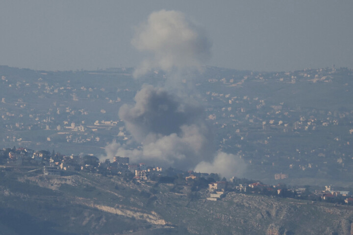 Izrael a Hezbollah támadásait követően Libanont bombázta
