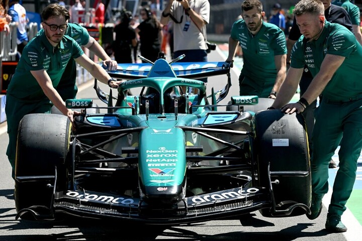 Rezgések miatt korlátozza a megtett körök számát az Aston Martin