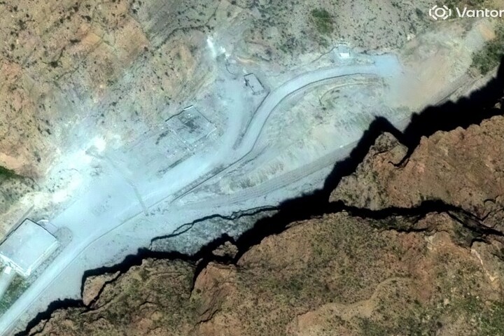 Izrael támadást indított Irán atomlétesítménye ellen