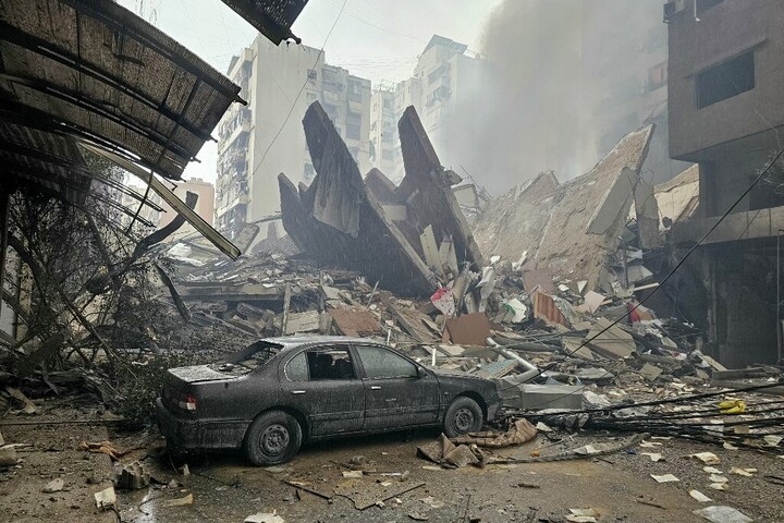 Irán kazettás bombákkal csap le Tel-Avivra