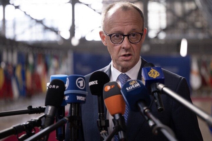 Németország a NATO-ra és a transzatlanti kapcsolatokra összpontosít