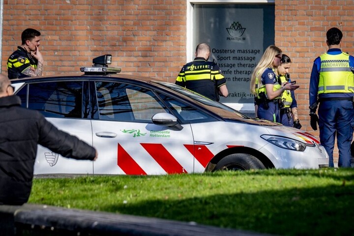 Fotó: AFP/ANP MAG/Robin Utrecht Tűz ütött ki egy rotterdami zsinagóga bejáratánál
