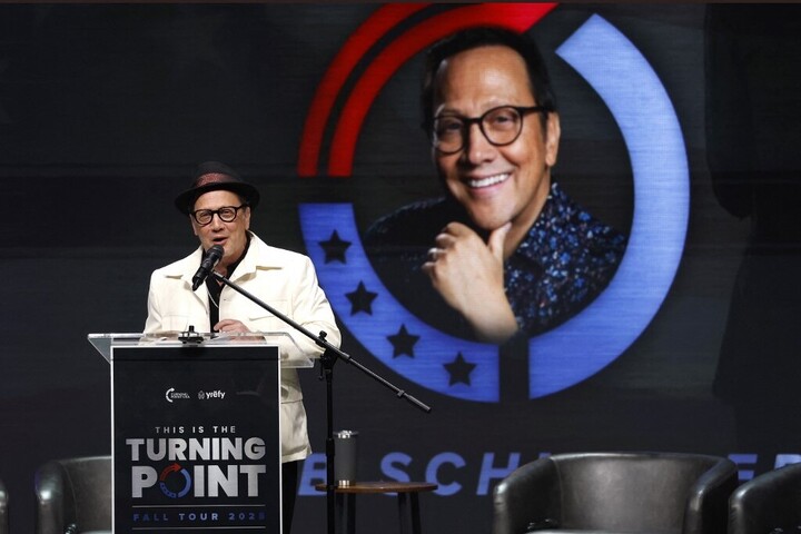 Rob Schneider üzent Orbán Viktornak