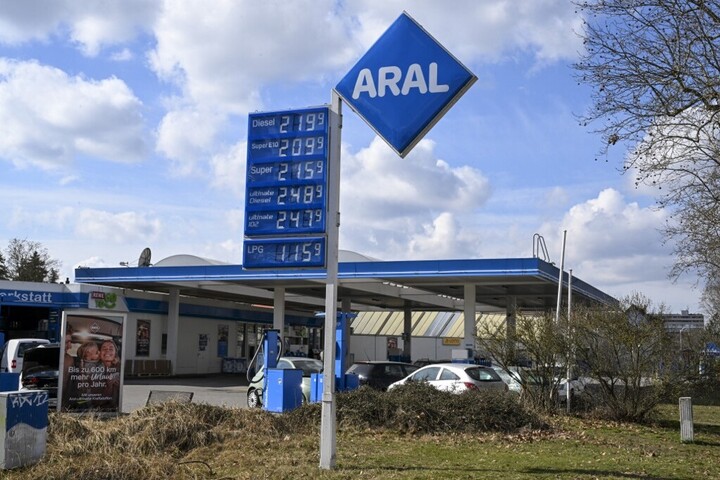 Fotó: AFP/Anadolu/Halil Sagirkaya Németország korlátozná a benzinár-emeléseket