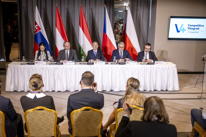 Fotó: MTI/Komka Péter Növelni kell a visegrádi országok és Ausztria együttműködését