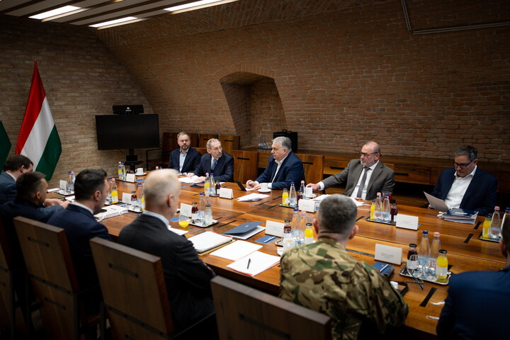 Fotó: MTI/Miniszterelnöki Kommunikációs Főosztály/Fischer Zoltán Orbán Viktor: A Védelmi Tanács mai ülésén döntöttünk + VIDEÓ