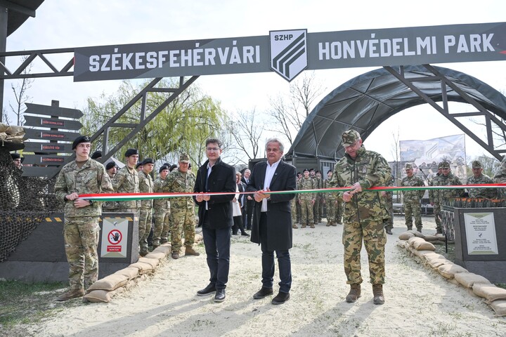 Fotó: MTI/Bruzák Noémi A honvédelmi park egy újabb híd a civil társadalom és a Magyar Honvédség között
