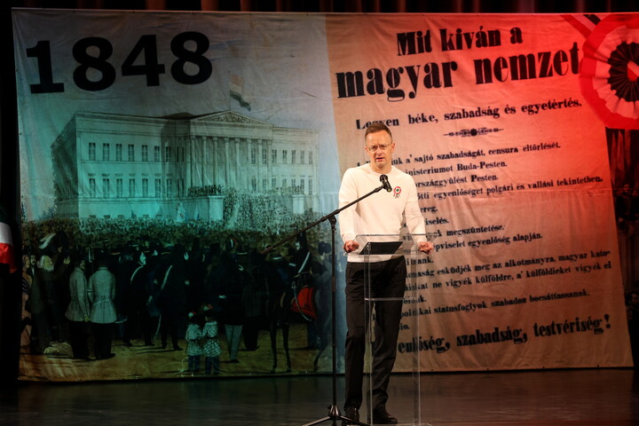 Azt a magyar szuverenitást akarják elvenni, amelyért az 1848-as hősök az életüket adták