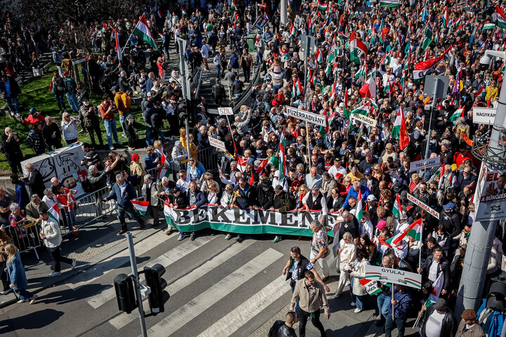 A Békemenet után tovább nőtt a Fidesz–KDNP előnye