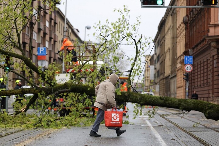 Fotó: MARKO PARKOV / AFP Óriási szélvihar volt Zágrábban