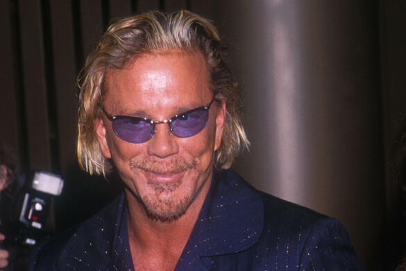 Kilakoltatták a nagyképű Mickey Rourke-ot