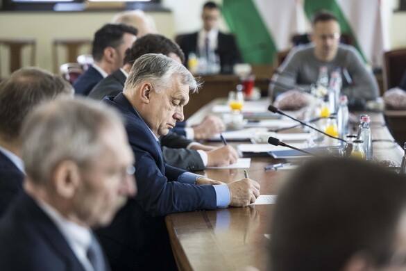 Kemény fából faragták Magyarországot