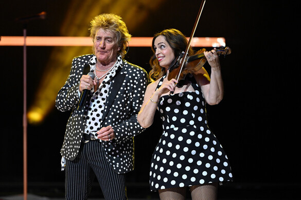 Rod Stewart kétéves unokájával lépett színpadra
